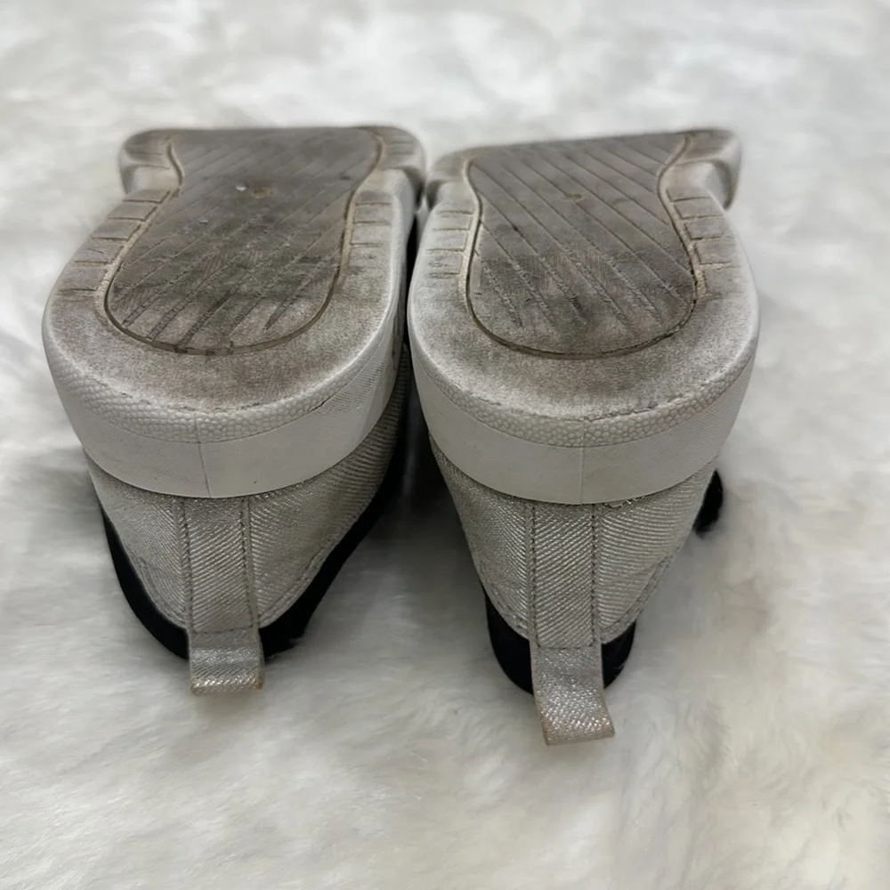 DKNY black slip on tennis shoe size 3